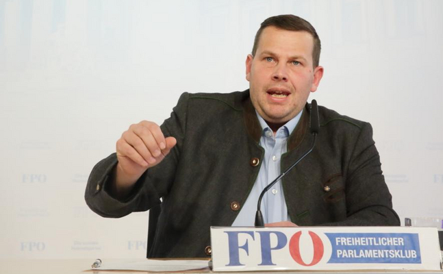 FPÖ-Agrarsprecher Peter Schmiedlechner bei seiner Pressekonferenz in Wien.