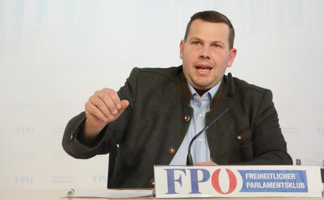 FPÖ-Agrarsprecher Peter Schmiedlechner bei seiner Pressekonferenz in Wien.