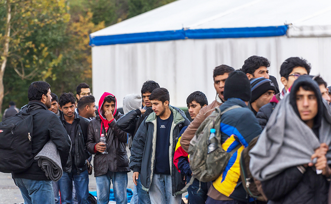 Finnland lässt unter Berufung auf die "nationale Sicherheit" keine illegalen Migranten aus Russland mehr über seine Grenzen und trickst damit das dysfunktionale EU-Asylrecht aus.