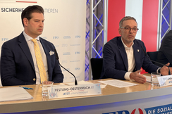 FPÖ-Bautensprecher Philipp Schrangl ud -Bundesparteiobmann Herbert Kickl.