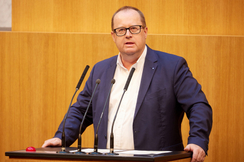 FPÖ-Finanzsprecher Hubert Fuchs im Hohen Haus.