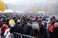 Seit 2015 strömten rund 350.000 Illegale ins Land, der Großteil davon Moslems mit entsprechendem Frauenbild.