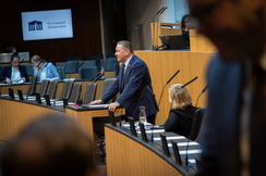 FPÖ-EU-Mandatar Roman Haider im Parlament.