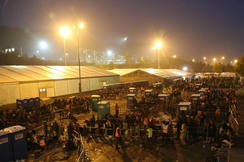 Mit der Zustimmung zum geplanten Asylpakt der EU beschert die ÖVP den Österreichern noch mehr illegale Migranten, noch mehr Kriminalität und noch höhrere Kosten.