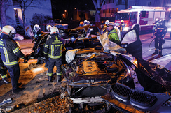 Unfall während eines Straßenrennens. Polizeiarbeit in Ballungsräumen wird immer gefährlicher und sollte mit einer eigenen Prämie abgegolten werden.