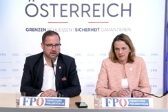 FPÖ-Generalsekretär Christian Hafenecker und -Klubobmann-Stellvertreterin Dagmar Belakowitsch bei ihrer Pressekonferenz in Wien.