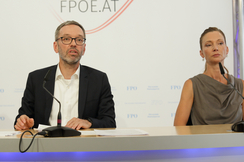 FPÖ-Bundesparteiobmann Herbert Kickl und die neue Außenpolitik-Sprecherin Susanne Fürst.