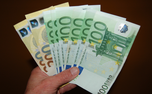 FPÖ fordert verfassungsmäßige Verankerung der Bargeldzahlung.