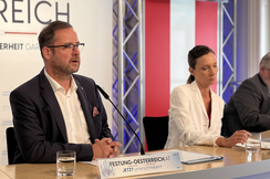 FPÖ-Mediensprecher Christian Hafenecker und -Verfassungssprecherin Susanne Fürst.