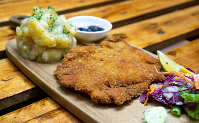 Der ÖVP-Bauernbund-Präsident wünscht sich allen Ernstes eine "Schnitzel-Cobra" zur Lebensmittelkontrolle.