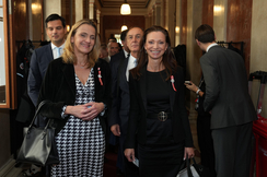 FPÖ-Klubobmannstellvertreterin Susanne Fürst (r.), hier neben ihrer Kollegin Dagmar Belakowitsch beim Einzug in den Plenarsaal. 