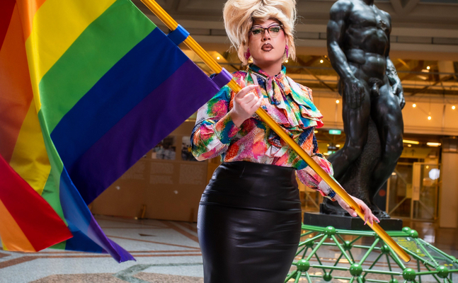 Mit diesem Sujet bewarb das Umweltministerium Anfang Juni auf X seine Kampagne "BMK goes Drag" mit Ryta Tale als "Ministeriumsmitarbeiterin". 