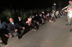 Die meisten illegalen Einwanderer entsorgen ihre Papiere irgendwo im Wald, sodass ihre tatsächliche Identität nicht nachprüfbar ist.