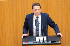 FPÖ-Wirtschaftssprecher Erwin Angerer im Nationalrat.