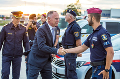 "Operation Fox": Weitere Inszenierungs-Show des ÖVP-Innenministers in Ungarn.