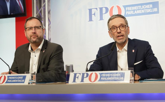 FPÖ-Verkehrssprecher Christian Hafenecker (l.) und -Bundesparteiobmann Herbert Kickl.